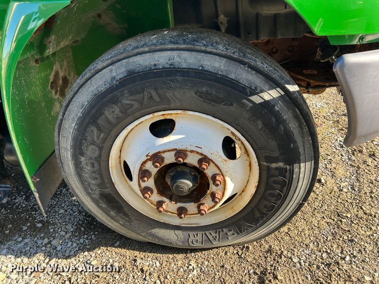 image for item KR9557 2008 International 4300  flatbed truck