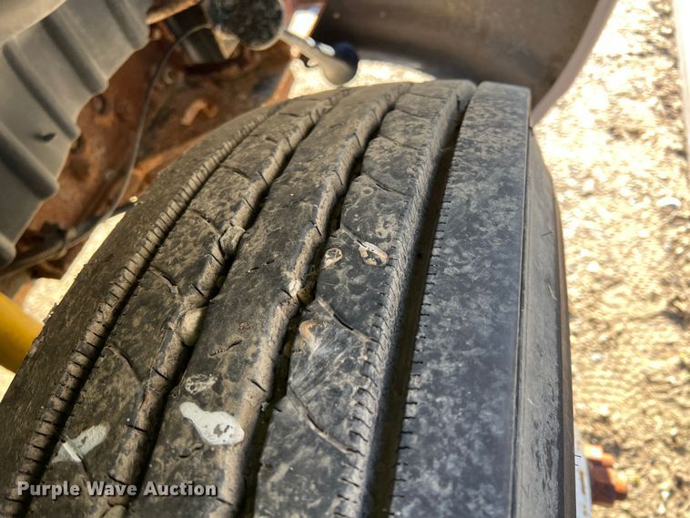 image for item KR9557 2008 International 4300  flatbed truck