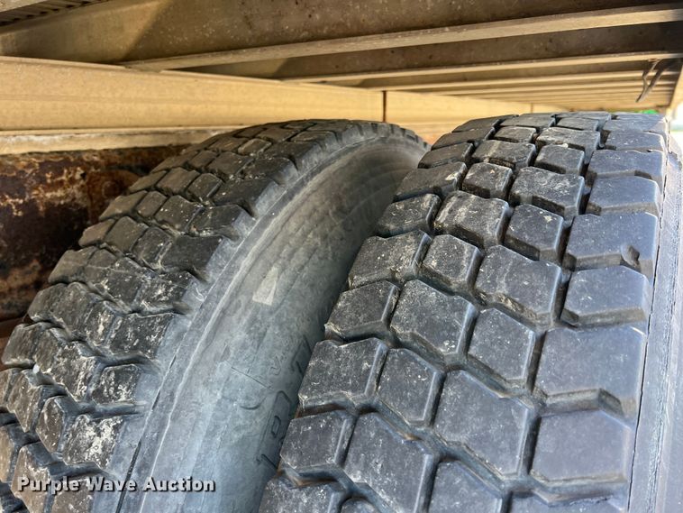 image for item KR9557 2008 International 4300  flatbed truck