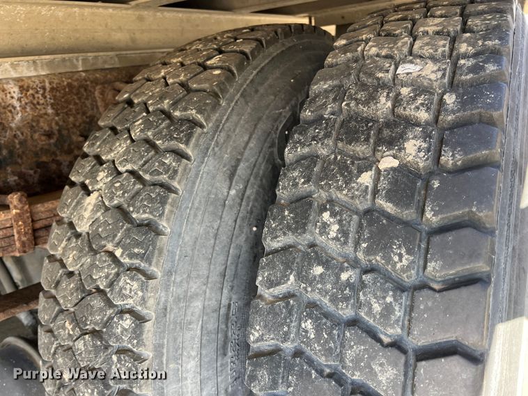 image for item KR9557 2008 International 4300  flatbed truck