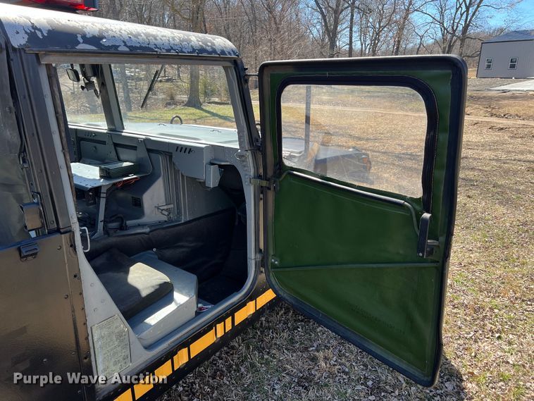 image for item KR9561 1990 Am General M998 Humvee