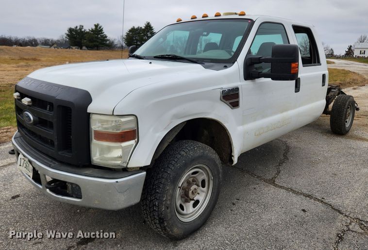 image for item KT9540 2010 Ford F350 Super Duty XL  pickup truck cab and chassis