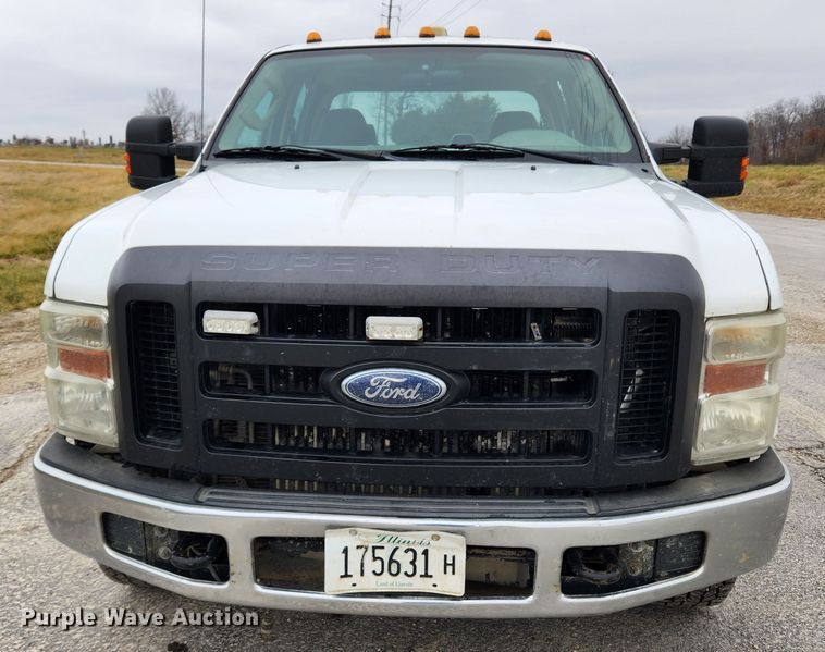 image for item KT9540 2010 Ford F350 Super Duty XL  pickup truck cab and chassis