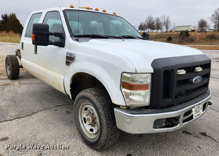 image for item KT9540 2010 Ford F350 Super Duty XL  pickup truck cab and chassis