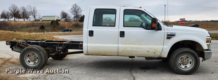 image for item KT9540 2010 Ford F350 Super Duty XL  pickup truck cab and chassis