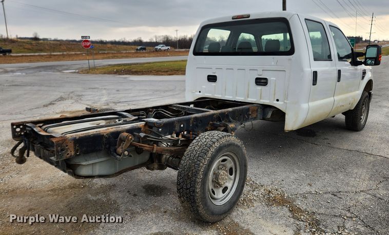image for item KT9540 2010 Ford F350 Super Duty XL  pickup truck cab and chassis