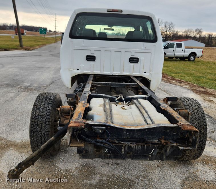 image for item KT9540 2010 Ford F350 Super Duty XL  pickup truck cab and chassis