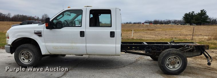 image for item KT9540 2010 Ford F350 Super Duty XL  pickup truck cab and chassis