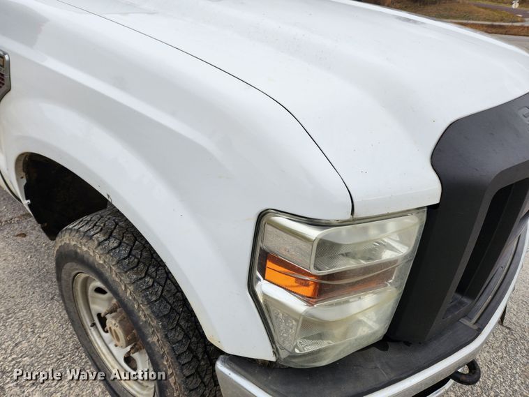 image for item KT9540 2010 Ford F350 Super Duty XL  pickup truck cab and chassis