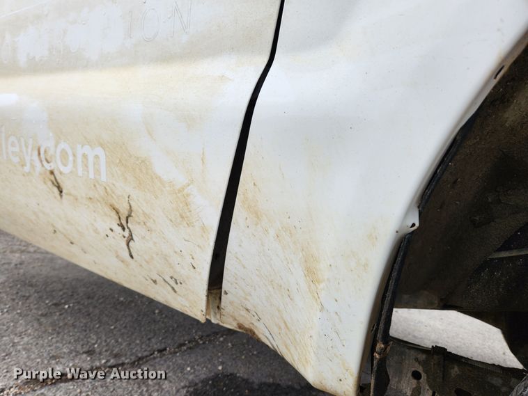 image for item KT9540 2010 Ford F350 Super Duty XL  pickup truck cab and chassis