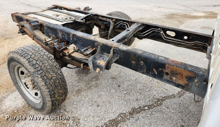 image for item KT9540 2010 Ford F350 Super Duty XL  pickup truck cab and chassis