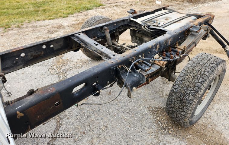 image for item KT9540 2010 Ford F350 Super Duty XL  pickup truck cab and chassis