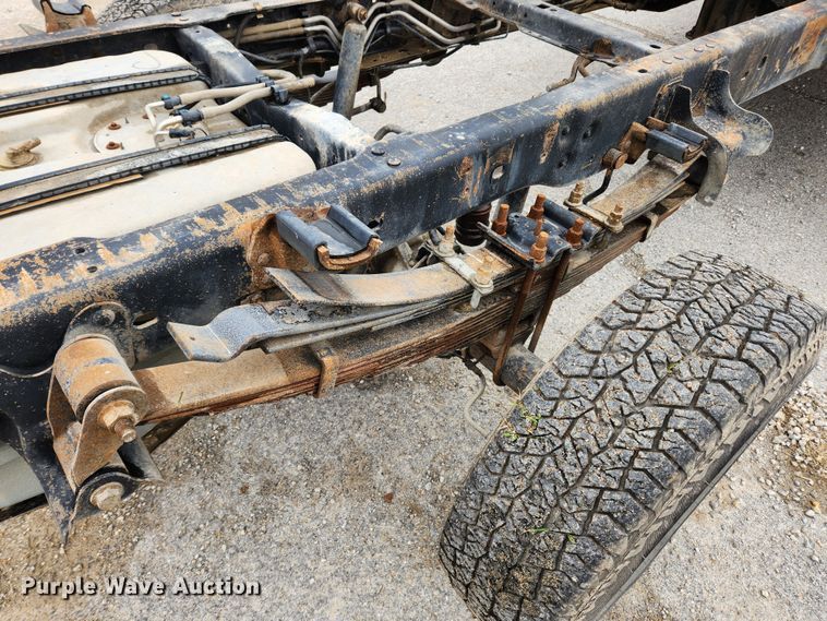 image for item KT9540 2010 Ford F350 Super Duty XL  pickup truck cab and chassis