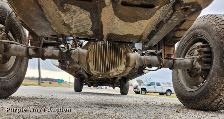 image for item KT9540 2010 Ford F350 Super Duty XL  pickup truck cab and chassis