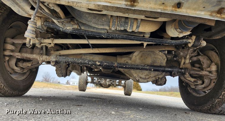 image for item KT9540 2010 Ford F350 Super Duty XL  pickup truck cab and chassis