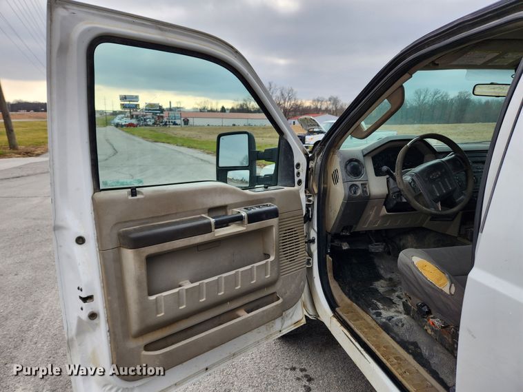 image for item KT9540 2010 Ford F350 Super Duty XL  pickup truck cab and chassis
