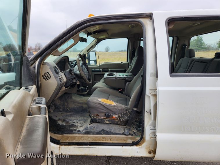 image for item KT9540 2010 Ford F350 Super Duty XL  pickup truck cab and chassis