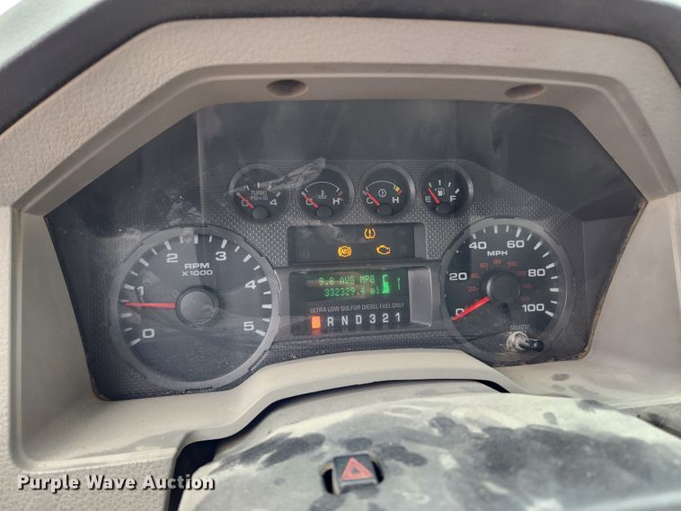 image for item KT9540 2010 Ford F350 Super Duty XL  pickup truck cab and chassis