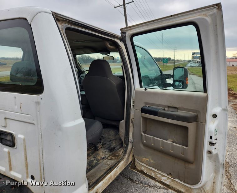 image for item KT9540 2010 Ford F350 Super Duty XL  pickup truck cab and chassis