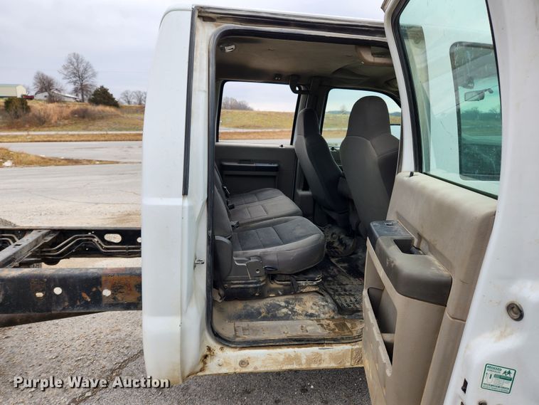 image for item KT9540 2010 Ford F350 Super Duty XL  pickup truck cab and chassis