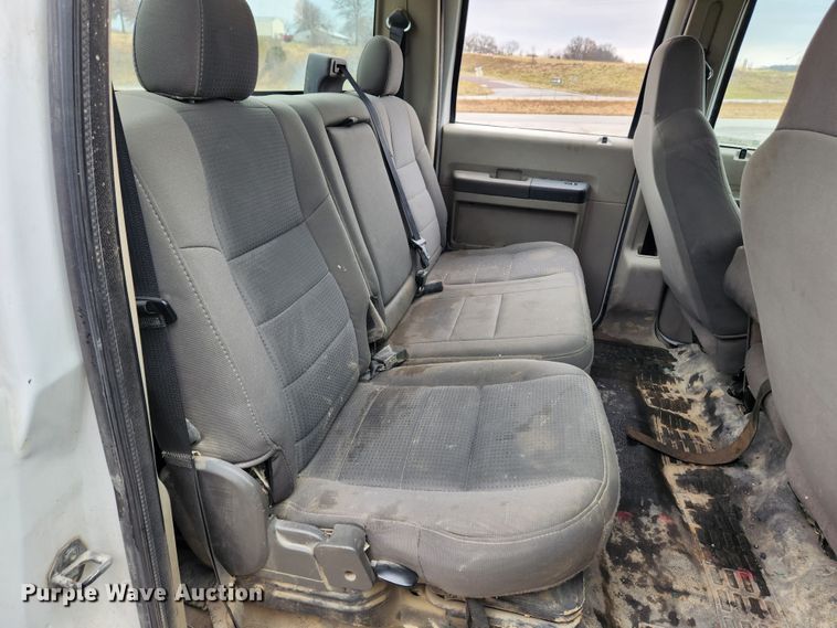 image for item KT9540 2010 Ford F350 Super Duty XL  pickup truck cab and chassis