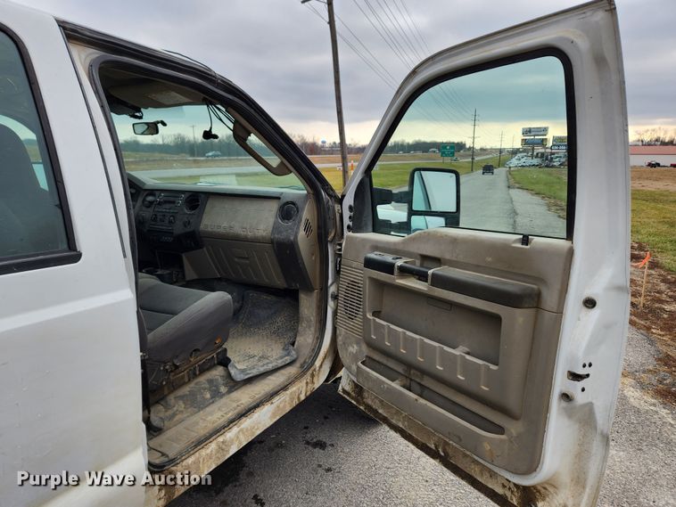 image for item KT9540 2010 Ford F350 Super Duty XL  pickup truck cab and chassis