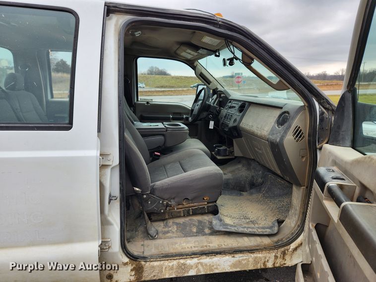 image for item KT9540 2010 Ford F350 Super Duty XL  pickup truck cab and chassis