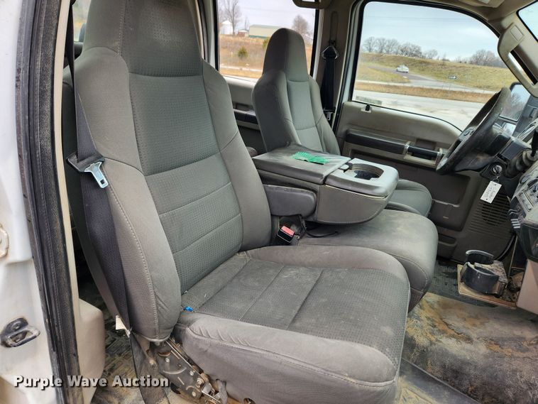 image for item KT9540 2010 Ford F350 Super Duty XL  pickup truck cab and chassis