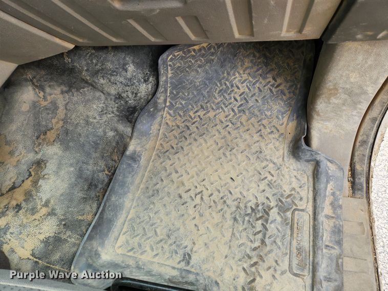 image for item KT9540 2010 Ford F350 Super Duty XL  pickup truck cab and chassis