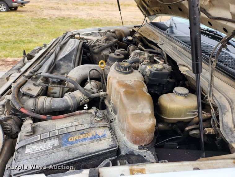 image for item KT9540 2010 Ford F350 Super Duty XL  pickup truck cab and chassis