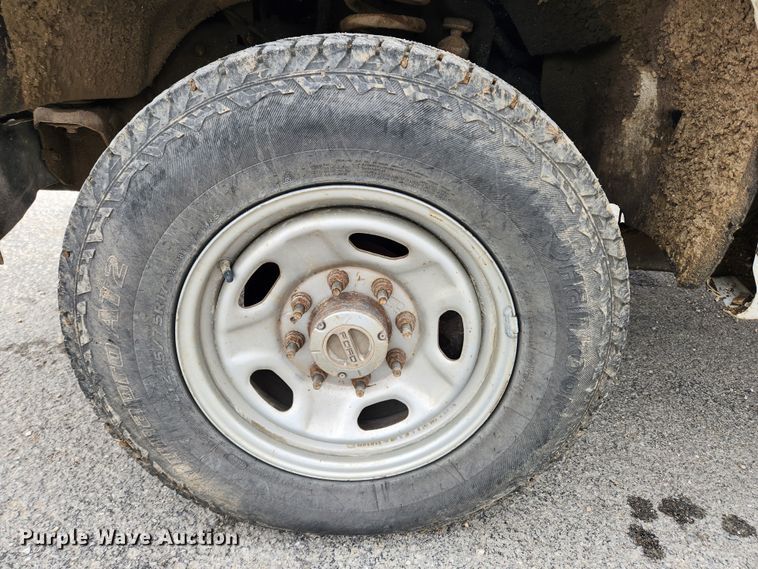 image for item KT9540 2010 Ford F350 Super Duty XL  pickup truck cab and chassis