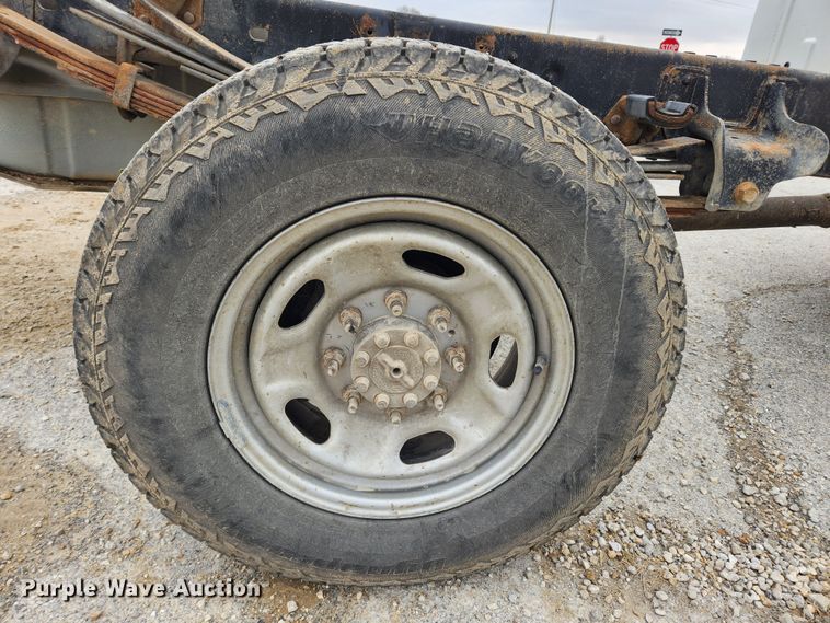 image for item KT9540 2010 Ford F350 Super Duty XL  pickup truck cab and chassis