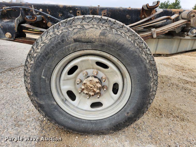 image for item KT9540 2010 Ford F350 Super Duty XL  pickup truck cab and chassis