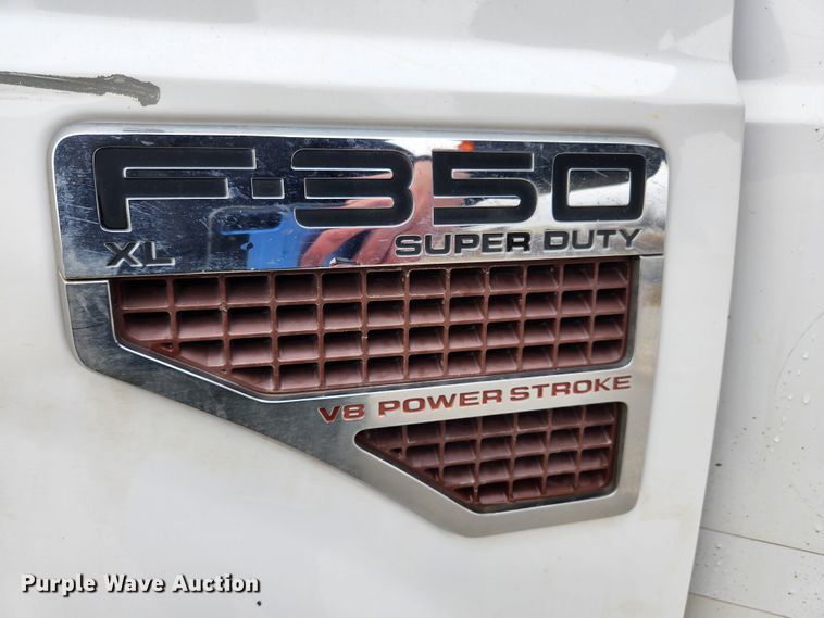 image for item KT9540 2010 Ford F350 Super Duty XL  pickup truck cab and chassis