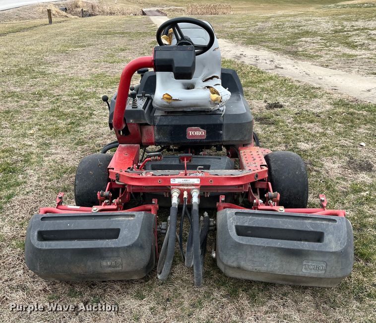 image for item LA9811 Toro Greensmaster 3250D  reel mower