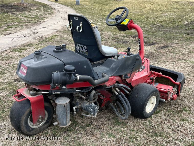 image for item LA9811 Toro Greensmaster 3250D  reel mower