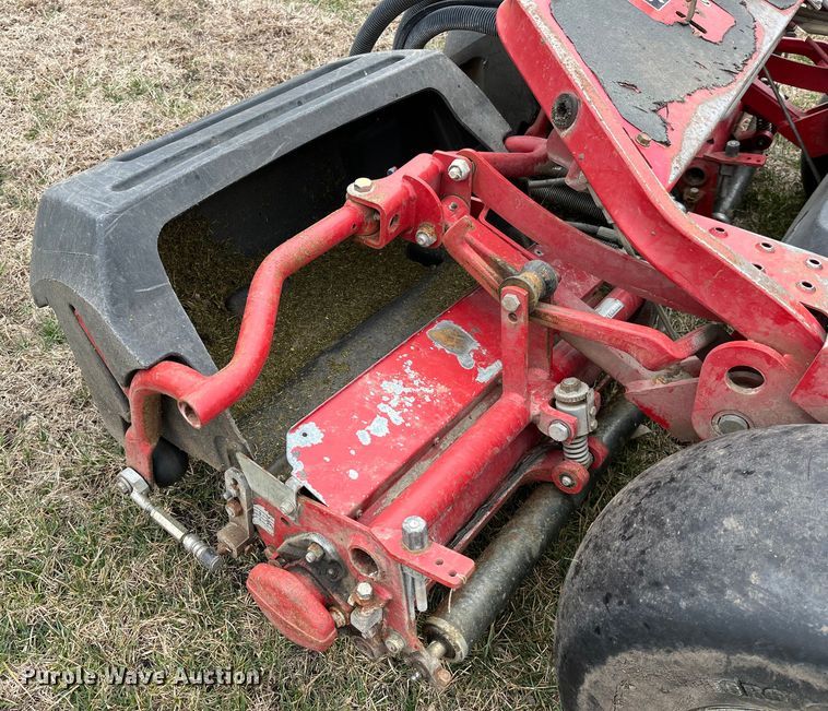 image for item LA9811 Toro Greensmaster 3250D  reel mower