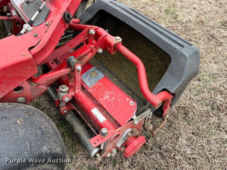 image for item LA9811 Toro Greensmaster 3250D  reel mower