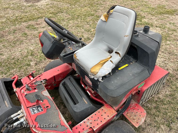 image for item LA9811 Toro Greensmaster 3250D  reel mower