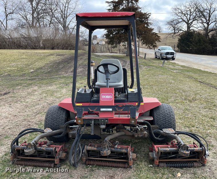 image for item LA9812 Toro Reelmaster 5500D  reel mower