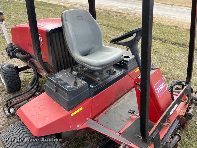 image for item LA9812 Toro Reelmaster 5500D  reel mower