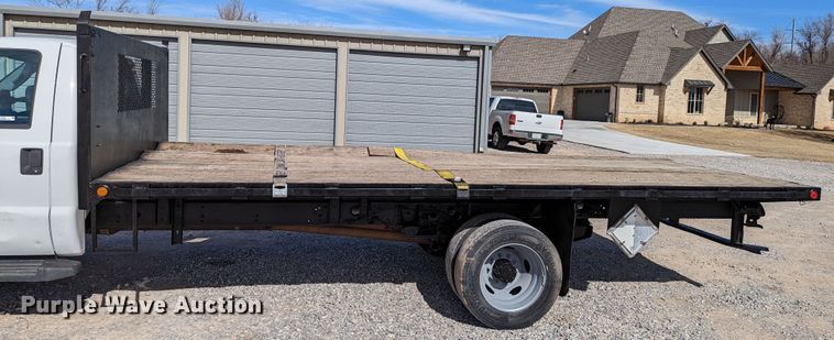 image for item LF9586 2014 Ford F550 Super Duty  flatbed truck