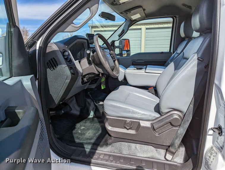 image for item LF9586 2014 Ford F550 Super Duty  flatbed truck