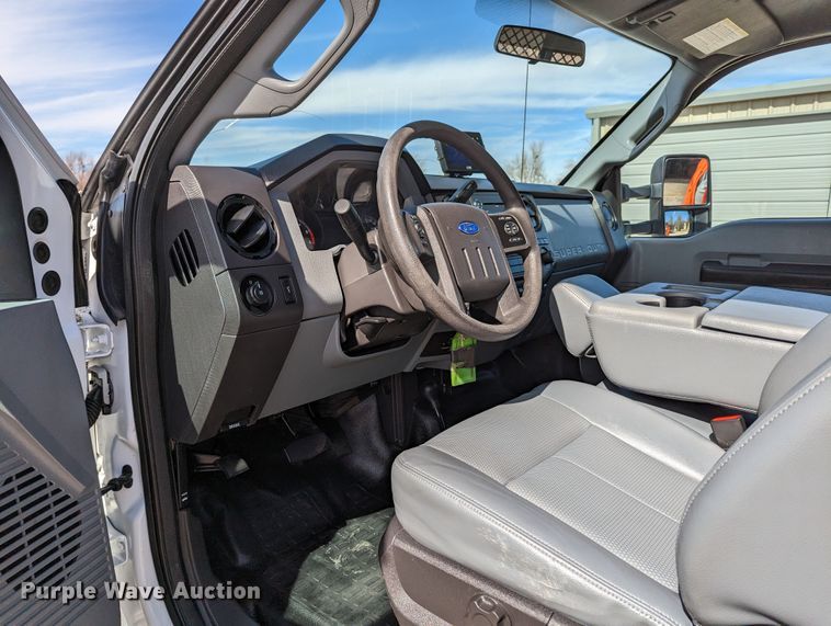 image for item LF9586 2014 Ford F550 Super Duty  flatbed truck