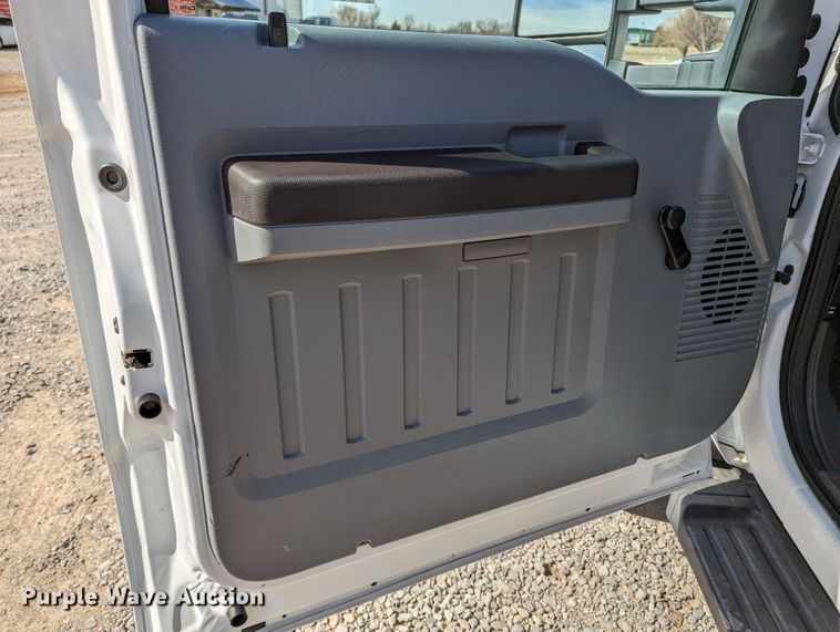 image for item LF9586 2014 Ford F550 Super Duty  flatbed truck