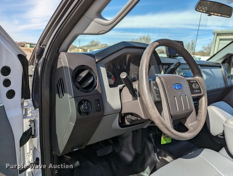 image for item LF9586 2014 Ford F550 Super Duty  flatbed truck