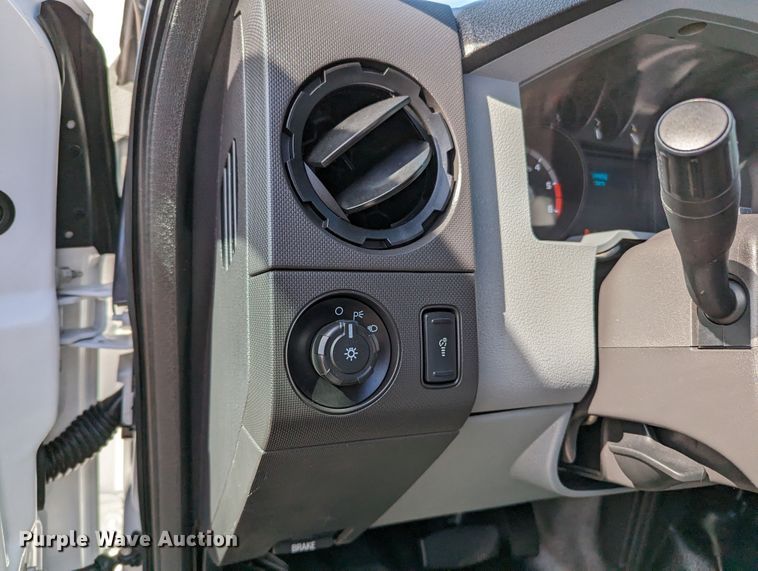 image for item LF9586 2014 Ford F550 Super Duty  flatbed truck