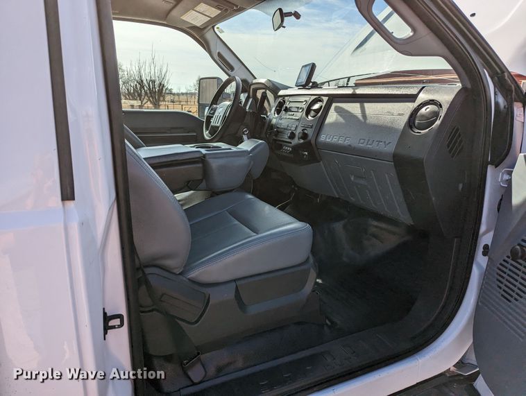 image for item LF9586 2014 Ford F550 Super Duty  flatbed truck