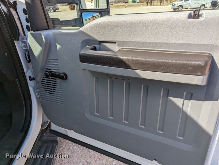 image for item LF9586 2014 Ford F550 Super Duty  flatbed truck