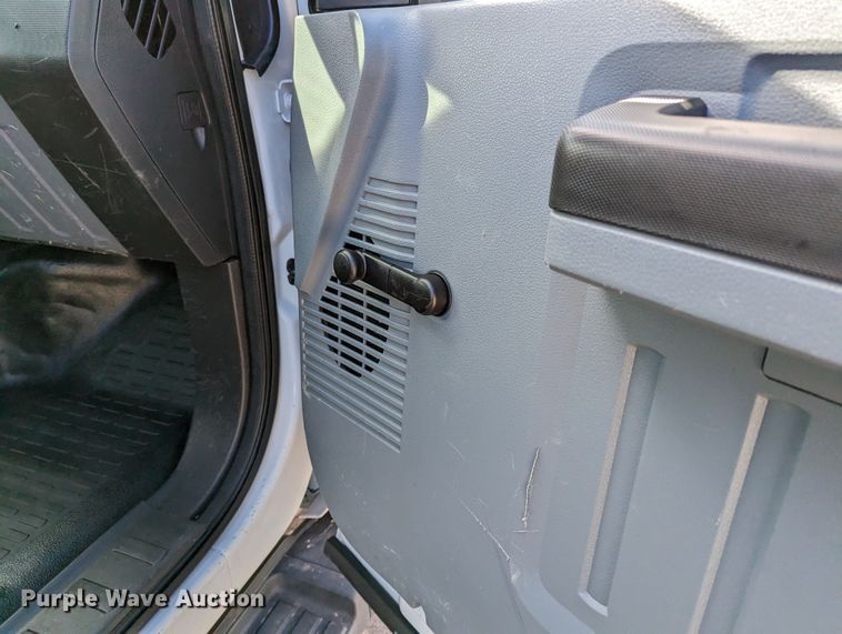 image for item LF9586 2014 Ford F550 Super Duty  flatbed truck